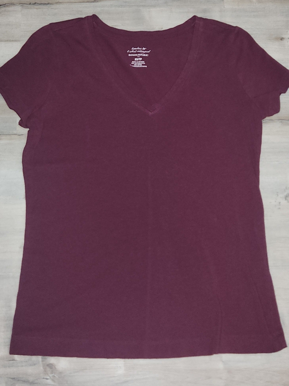 Banana Republic Women's V-Neck Tee - Plum